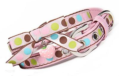 ForMyDogs Ошейник розовый в горох с бантиком и клубникой, размер 1*26см ForMyDogs Ошейник розовый в горох с бантиком и клубникой, размер 1*26см